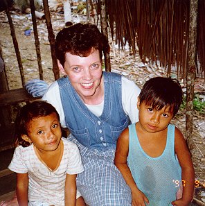 Sherry with two Kuna kids